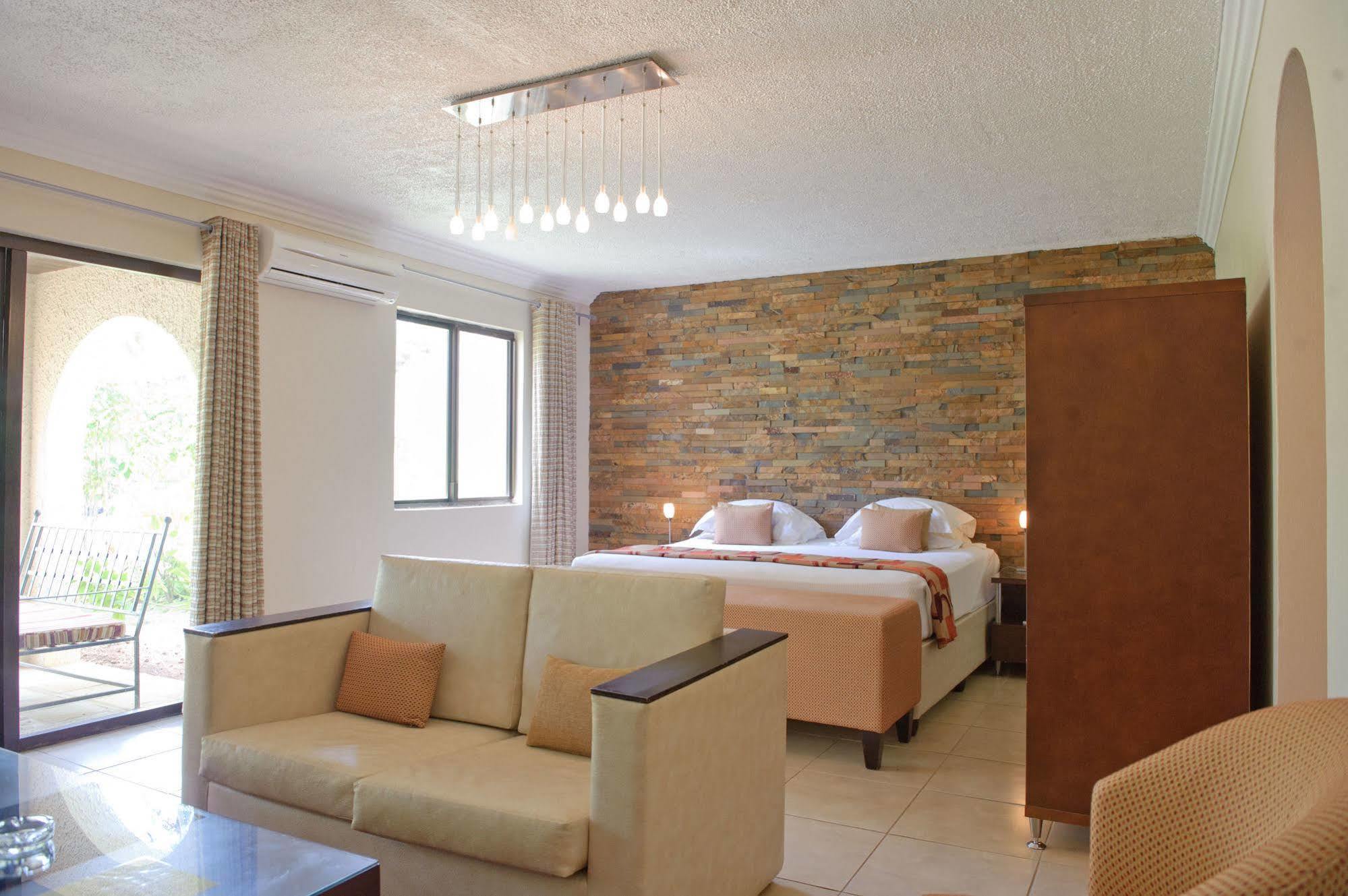 Omali Sao Tome Hotel Bagian luar foto